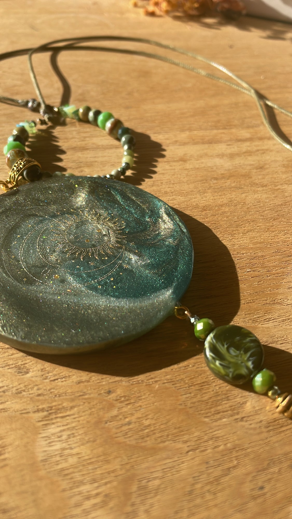 Sautoir Lune et Soleil - Résine - Vert et Or